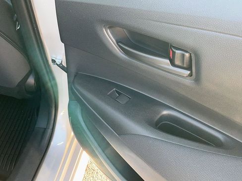 Used 2025 Toyota Corolla LE image 27