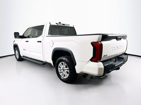 Used 2022 Toyota Tundra SR5 w/ SR5 Convenience Package AWD/4WD image 5