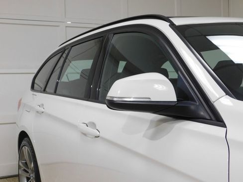Used 2019 BMW 330i xDrive Wagon AWD/4WD image 9