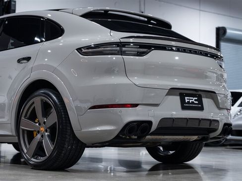 Used 2021 Porsche Cayenne Turbo AWD/4WD image 17