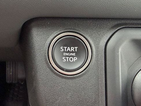 Used 2025 Land Rover Defender 110 X-Dynamic SE AWD/4WD image 19