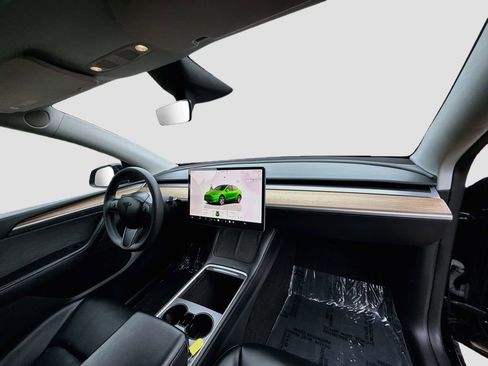 Used 2024 Tesla Model Y Long Range AWD/4WD image 29