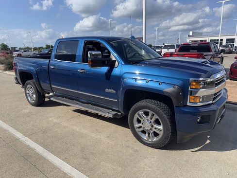 Used 2018 Chevrolet Silverado 2500 High Country w/ Duramax Plus Package AWD/4WD image 4