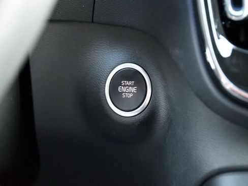 Certified 2025 Volvo XC40 B5 Plus image 14