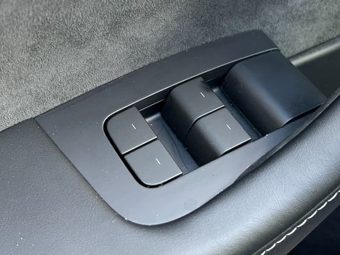 Used 2023 Tesla Model Y Long Range image 14