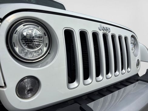Used 2017 Jeep Wrangler Sahara w/ Connectivity Group AWD/4WD image 53
