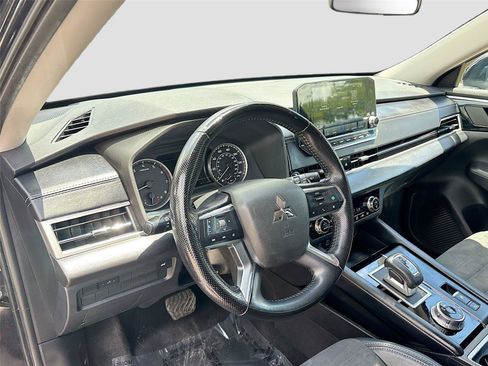 Used 2022 Mitsubishi Outlander SE AWD/4WD image 9