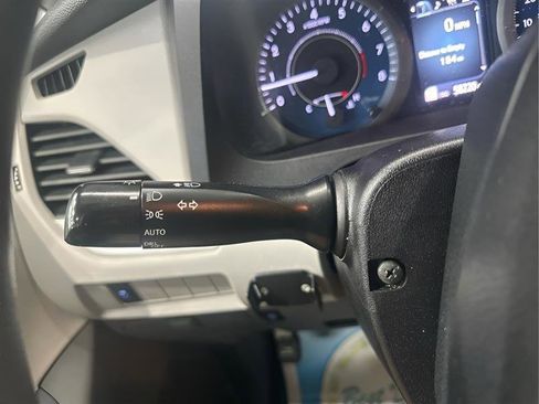 Used 2019 Toyota Sienna LE FWD image 26