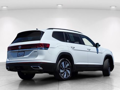 Used 2024 Volkswagen Atlas SE AWD/4WD image 4