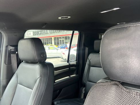 Used 2024 GMC Yukon XL SLE w/ Gmc Pro Safety Plus Package RWD image 11