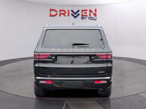Used 2024 Jeep Wagoneer L Series II RWD image 4