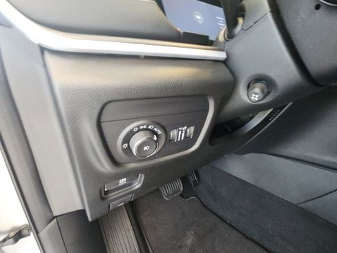 New 2025 Jeep Grand Cherokee L Limited w/ Luxury Tech Group II image 37