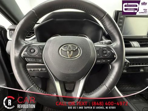 Used 2022 Toyota RAV4 SE w/ Convenience Package image 16