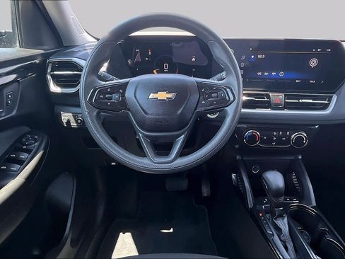 Used 2025 Chevrolet TrailBlazer LT AWD/4WD image 6