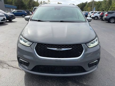 Used 2022 Chrysler Pacifica Limited FWD image 9