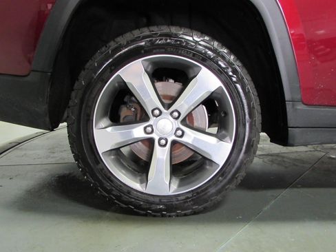 Used 2021 Jeep Grand Cherokee L Limited AWD/4WD image 9