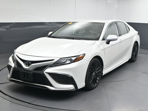 Used 2023 Toyota Camry XSE image 4