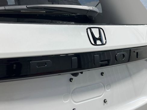 New 2026 Honda Pilot Touring image 7