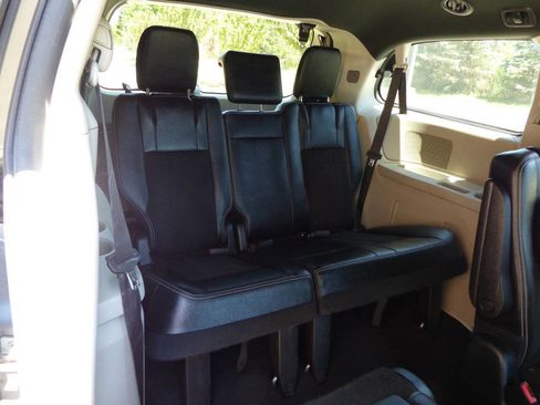 Used 2019 Dodge Grand Caravan SXT FWD image 46