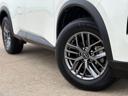 Certified 2022 Nissan Rogue S image 9