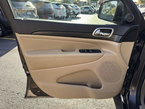 Used 2019 Jeep Grand Cherokee Laredo image 22