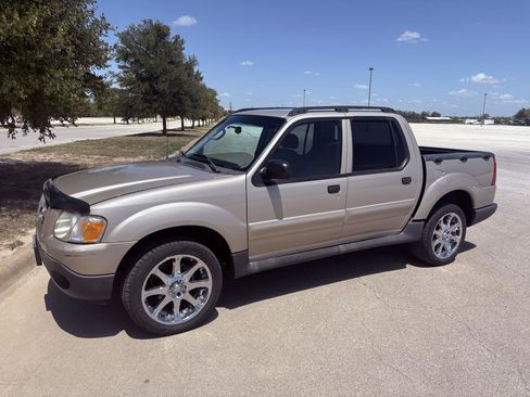 Used 2004 Ford Explorer Sport Trac 2WD image 6