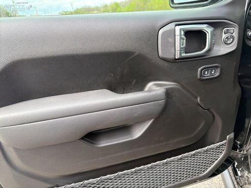 New 2026 Jeep Wrangler Unlimited Rubicon image 17