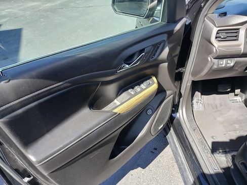 Used 2019 GMC Acadia Denali image 13