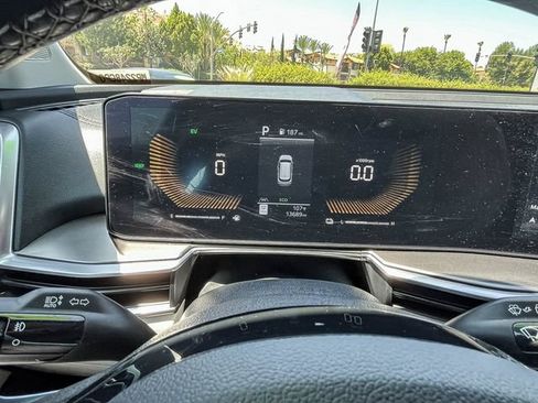 Certified 2025 Kia Sorento EX FWD image 25