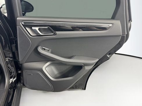 Certified 2026 Porsche Macan AWD/4WD image 28