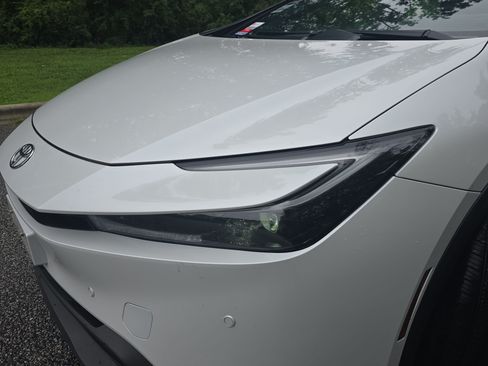 Used 2024 Toyota Prius LE FWD image 30