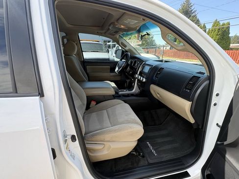 Used 2015 Toyota Sequoia SR5 AWD/4WD image 13