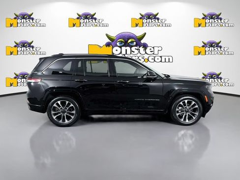 Used 2022 Jeep Grand Cherokee Overland w/ Luxury Tech Group IV AWD/4WD image 4