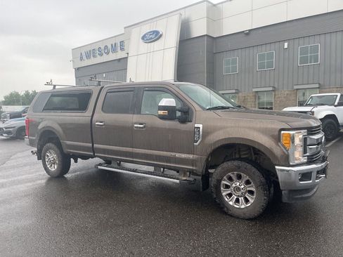 Used 2017 Ford F350 XLT w/ XLT Premium Package AWD/4WD image 4