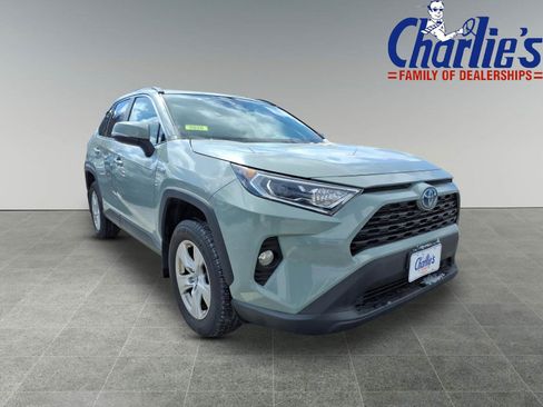 Used 2020 Toyota RAV4 XLE w/ Convenience Package image 3