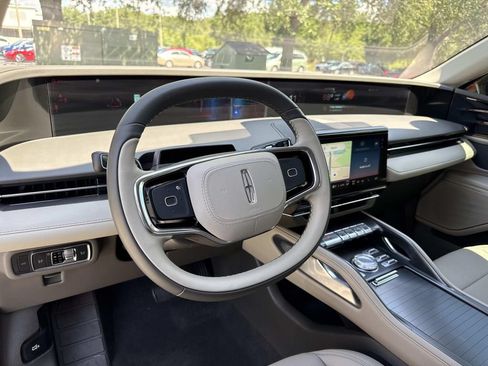 Certified 2025 Lincoln Nautilus Premier AWD/4WD image 34