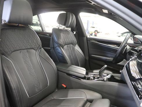 Used 2020 BMW M550i xDrive w/ Executive Package image 12