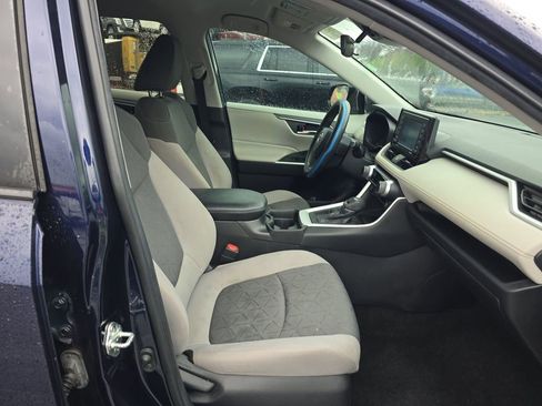 Used 2021 Toyota RAV4 XLE FWD image 8