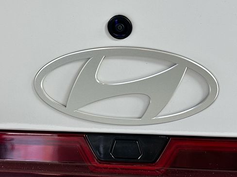 Used 2025 Hyundai Elantra SEL FWD image 30