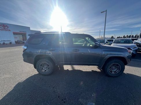 Used 2019 Toyota Tacoma TRD Sport image 3