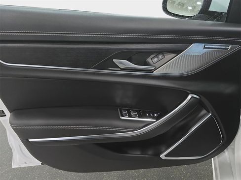 Used 2023 Jaguar XF R-Dynamic SE image 25