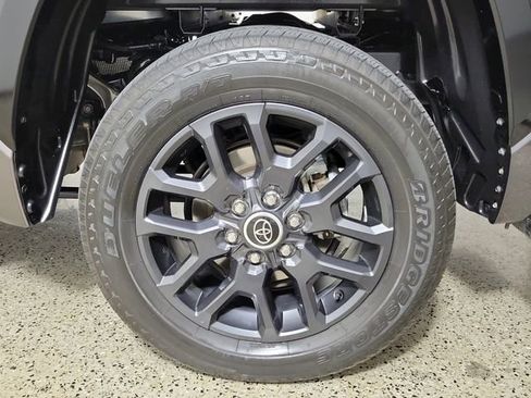 Used 2022 Toyota Tundra Platinum AWD/4WD image 8
