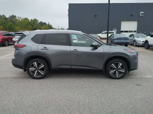 Certified 2025 Nissan Rogue SL w/ SL Premium Package FWD image 2