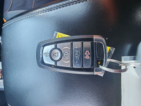 Used 2020 Ford Explorer XLT w/ Equipment Group 202A AWD/4WD image 21