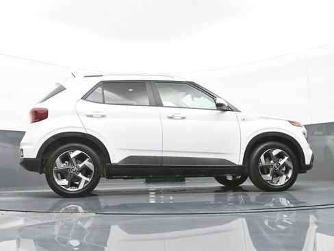 Certified 2024 Hyundai Venue SEL FWD image 38
