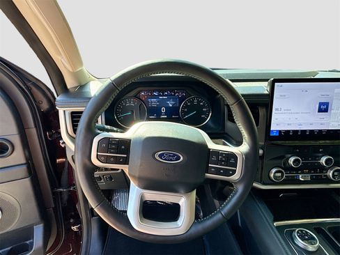 Used 2024 Ford Expedition XLT image 11