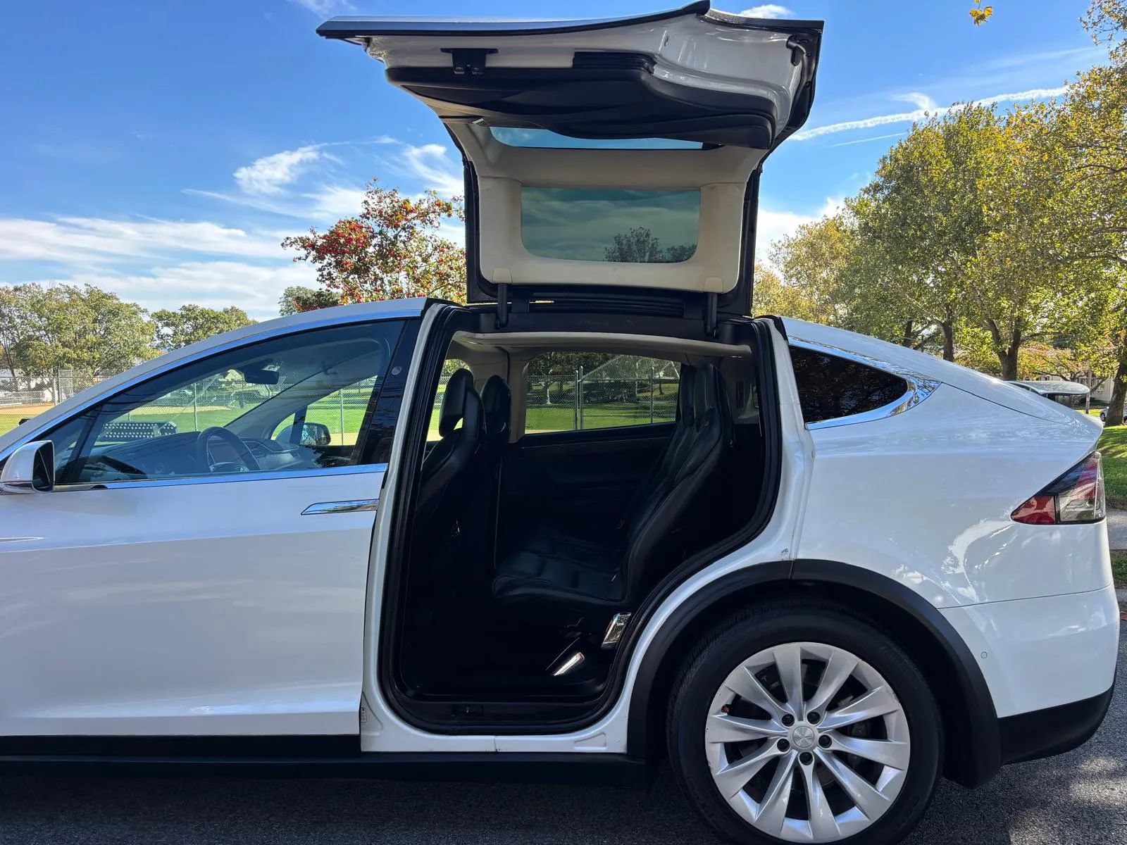 Used 2016 Tesla Model X 90D AWD/4WD image 22