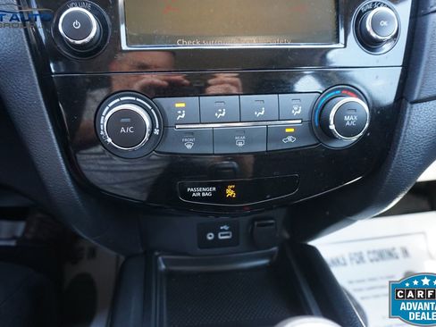 Used 2018 Nissan Rogue S AWD/4WD image 32