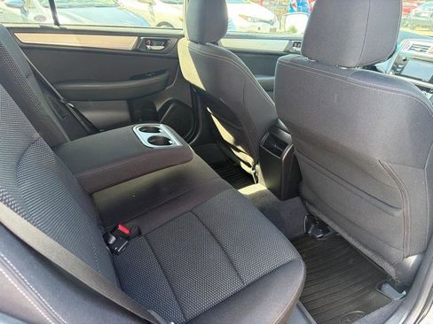 Used 2017 Subaru Outback 2.5i Premium image 6