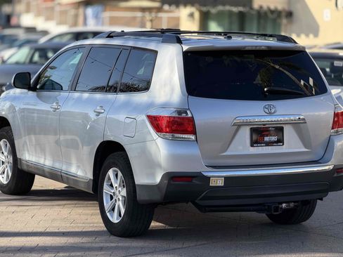 Used 2012 Toyota Highlander SE w/ Tow Pkg FWD image 7